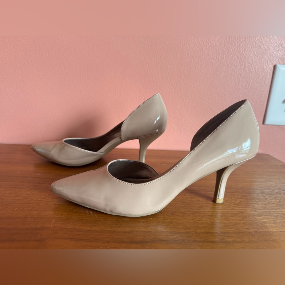 Moda Nude/Taupe Patent Heels Size 7